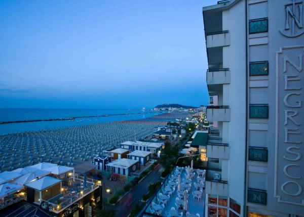 hotelnegrescocattolica en early-booking-offer-hotel-cattolica-with-pool 004