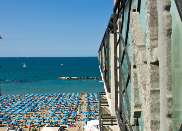 hotelnegrescocattolica en may-1st-offer-cattolica-hotel-near-the-aquarium 006